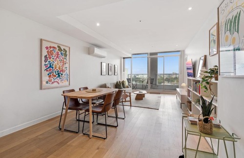 South Yarra Apartamento | Wake Up to Views, Pool & the South Yarra Lifestyle