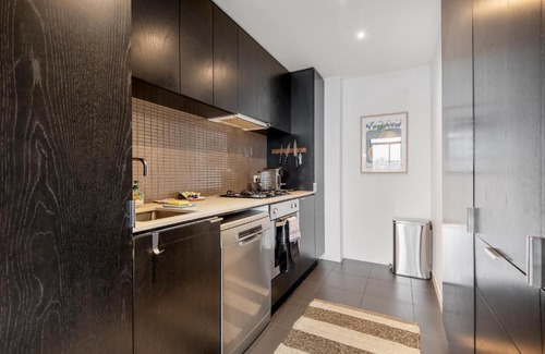 South Yarra Apartamento | Wake Up to Views, Pool & the South Yarra Lifestyle