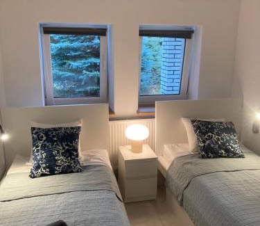 Brwinow Apartamento | Wake Villa