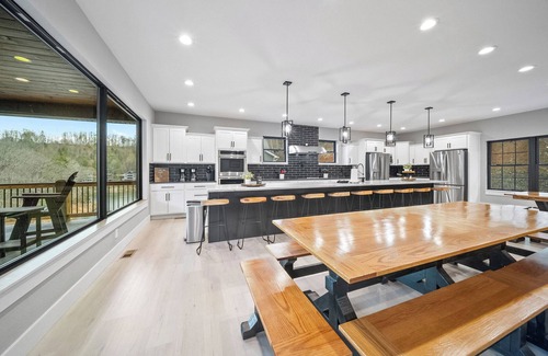 La Follette Casa | Wakes N Shades-Brand New. Private Dock. Hot Tub. 9 Bed/12 Bath.Theater Room