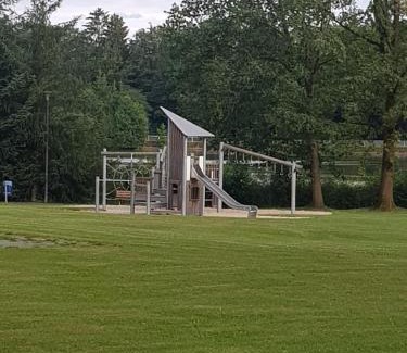 Oelsnitz/Erzgeb. Apartamento | Waldbadhäusel Naturbad-Bungalow