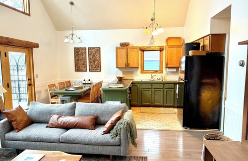 Biwabik Chalet De Esquí | WALDEN HAUS -Lakefront Chalet- Dog Friendly & Breakfast-Ski-Golf-Bike-Hike-Swim