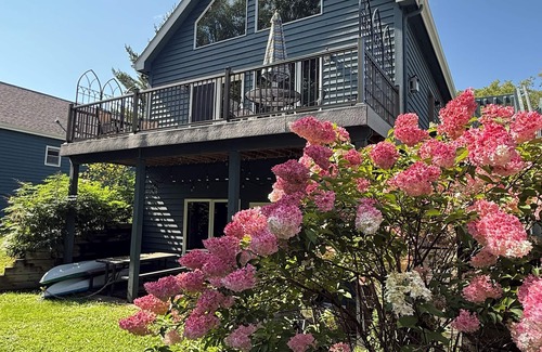 Biwabik Chalet De Esquí | WALDEN HAUS -Lakefront Chalet- Dog Friendly & Breakfast-Ski-Golf-Bike-Hike-Swim