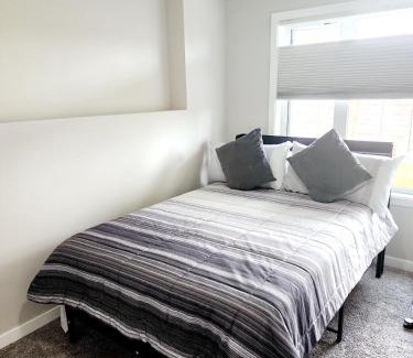 Southeast Calgary Casa | Walden Mount 1-Bedroom Suite