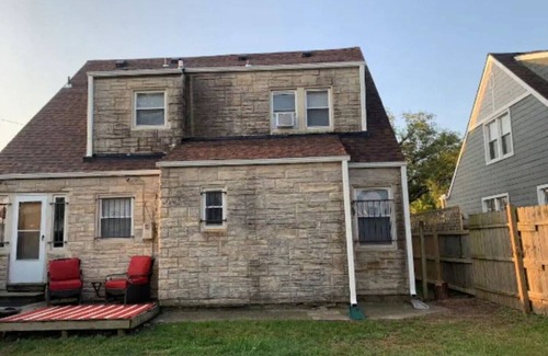 South Kansas City Casa | Waldo Get Away at LJ’s