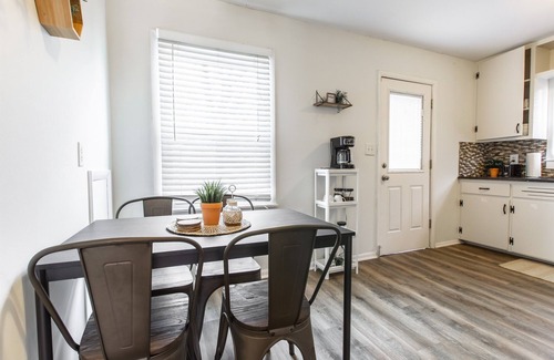 South Kansas City Casa | Waldo Retreat House 3BD - Master Suite, Pet Friendly, Walking Trail & Shops