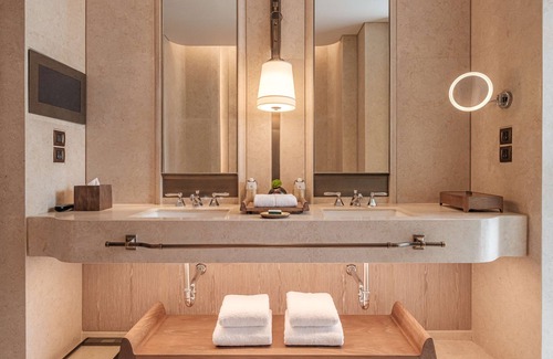 Ratchaprasong Hotel | Waldorf Astoria Bangkok
