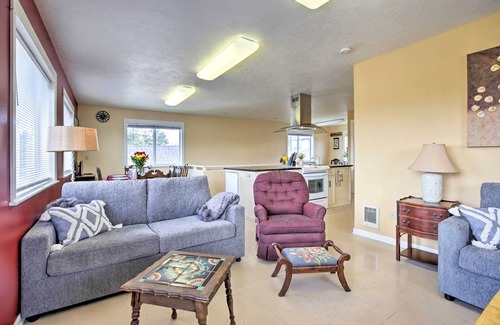 Waldport Casa | ¡NUEVO! Waldport Townhome w / Dog Run en Alsea Bay!
