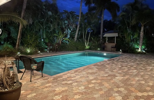 Florida North Atlantic Coast Casa | WALK 2 BEACH, HEATED POOL, PUTTING GREEN, 4be 2 ba, Tropical oasis