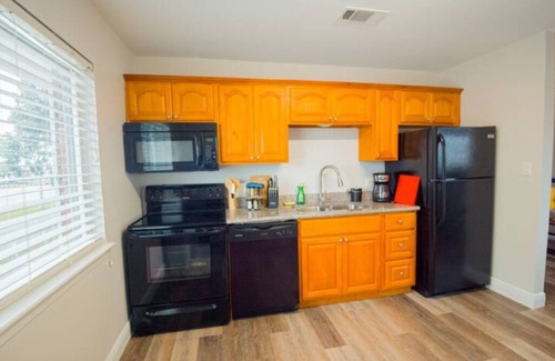 Biloxi Apartamento | 💥👣WALK 2 BEACH🏖️ \ SLEEPS 6 & NEARBY GO KART🏎