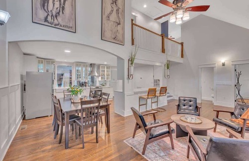 East Hill Casa | Lux East Nash Home Walk to Honkytonk/Bars!!