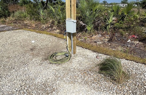 Port St. Joe Alquiler De RV | Walk across the street to put your toes in the sand! Beautiful sunset views!