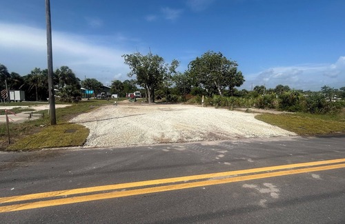Port St. Joe Alquiler De RV | Walk across the street to put your toes in the sand! Beautiful sunset views!