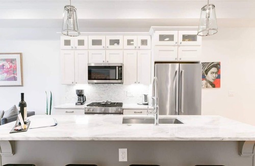 Cardozo Apartamento | Walk Along U Street Corridor from a Chic Condo!