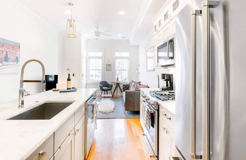 Cardozo Apartamento | Walk Along U Street Corridor from a Chic Condo!