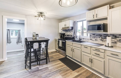 Northridge Casa | Walk & Bike Great Miami River Trail: Dayton Home