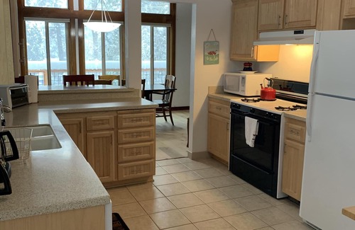Tahoe City Casa | Camina al centro y cerca de Squaw / Alpine / Homewood y más ...