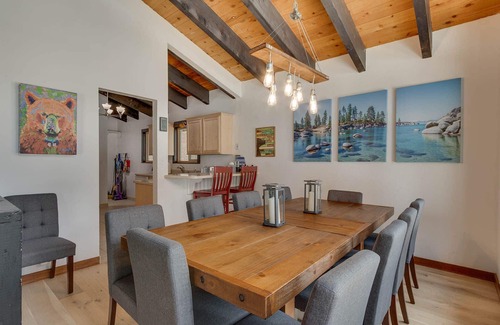 Tahoe City Casa | Camina al centro y cerca de Squaw / Alpine / Homewood y más ...