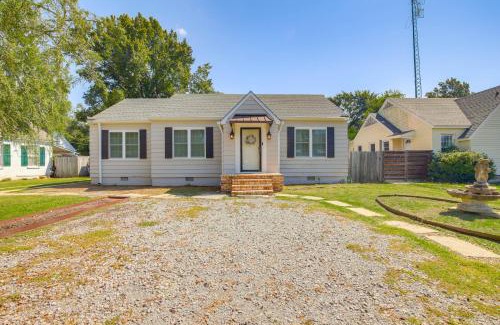 Clarksdale Casa | Walk Downtown Home with Yard in Clarksdale