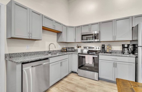 Ann Arbor Casa | Walk Downtown | Parkside | City View | Beautifully Remodeled