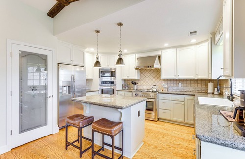 Murphys Casa | Walk Downtown: Remodeled Home in Murphys w/ Yard!