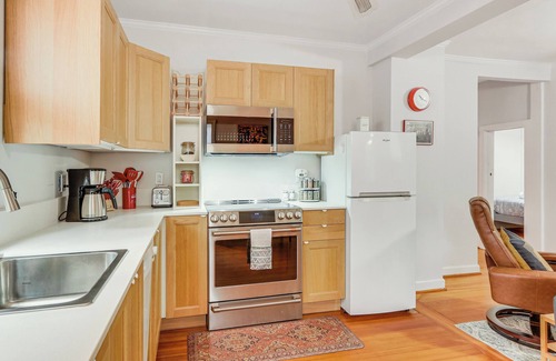 Northwest Casa | Walk Downtown: Takoma Park Escape w/ Large Yard!