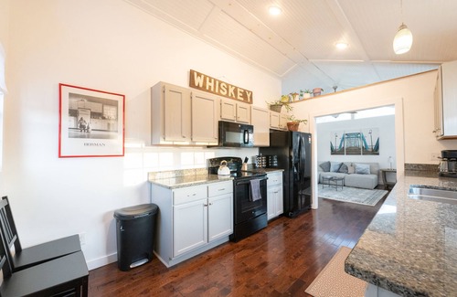 Northside Casa | WALK EVERYWHERE in North Chat! -VIEWS- 2 KING Beds