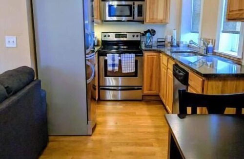 Golden Condominio | Walk everywhere one block from charming Golden CO