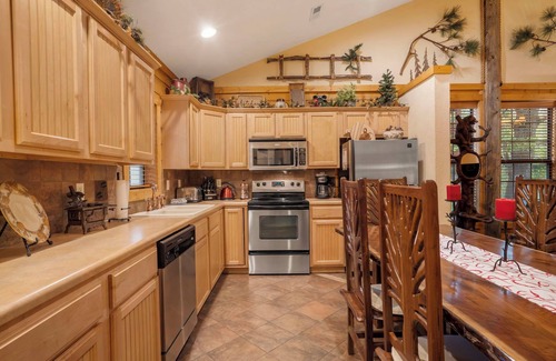 Branson Theater District Cabina | Walk-in Country Cabin in the Heart of Branson - Minutes from Attractions!