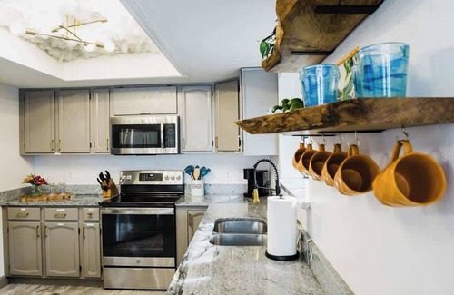 Altamonte Springs Casa | Walk into Tropical Paradise - POOL - GYM - HOT TUB