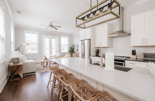Old Village Casa | Walk or bike to beaches & under 6 miles to Historic Downtown