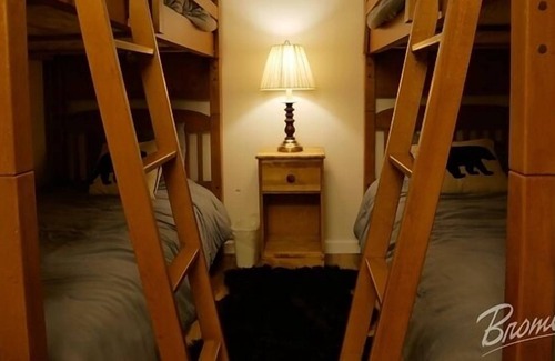 Bromley Mountain Condominio | Walk-out Arlington House Condo at Bromley