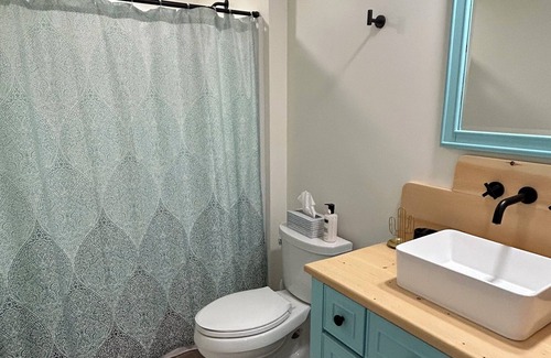 Willow Street Apartamento | Walk-out basement studio of new townhome on outskirts of Lancaster city