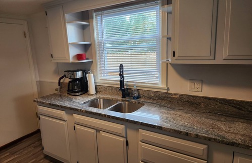 Pawcatuck Apartamento | Walk out of the house onto your Dock! Bring your Boat! Close to Everything!