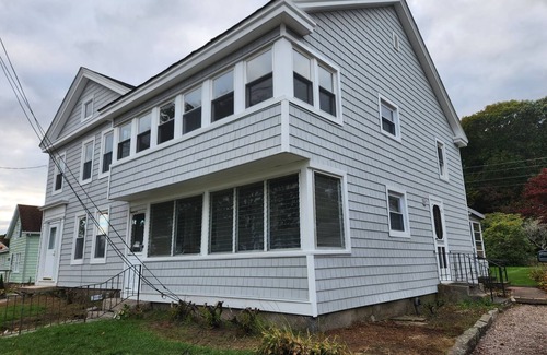 Pawcatuck Apartamento | Walk out of the house onto your Dock! Bring your Boat! Close to Everything!
