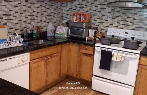 Bowmanville Casa | Walk out to Salmon Creek