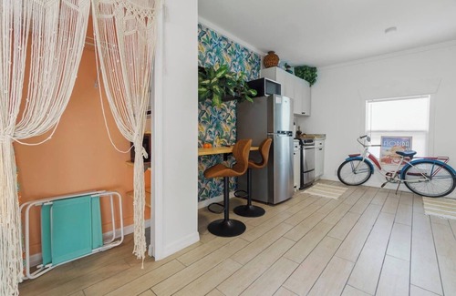 Historic Uptown Apartamento | Walk score 82 - bikes - kayak - 214mbps - foam bed