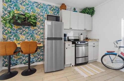 Historic Uptown Apartamento | Walk score 82 - bikes - kayak - 214mbps - foam bed