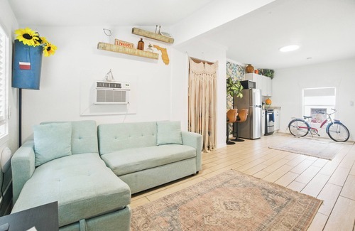 Historic Uptown Apartamento | Walk score 82 - bikes - kayak - 214mbps - foam bed