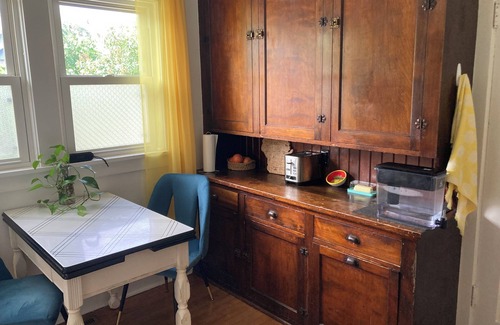 Oshkosh Casa | Walk to AirVenture from this Cozy Cottage!