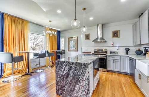 Norwood Casa | Walk to Amphitheater: Birmingham Retreat w/ Games