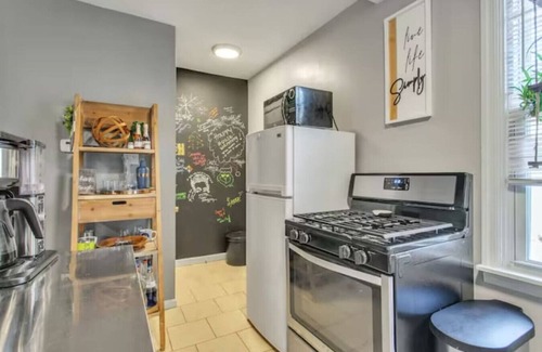 Lower Lawrenceville Apartamento | Walk to Arsenal Park! Cozy & Comfy Studio up to 4Pax
