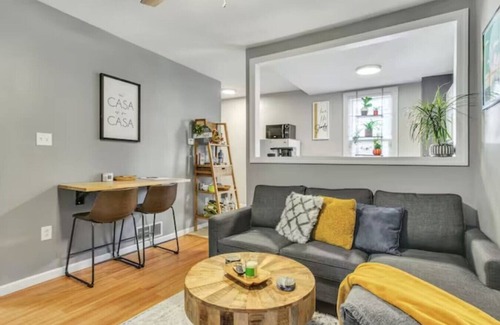 Lower Lawrenceville Apartamento | Walk to Arsenal Park! Cozy & Comfy Studio up to 4Pax