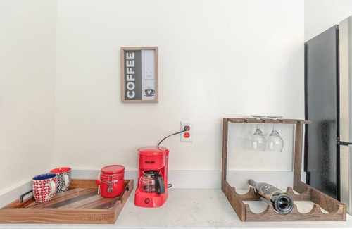 Pill Hill Apartamento | Walk to BART- SF in minutes & Off Street parking
