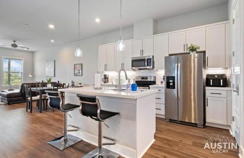 East MLK Apartamento | Walk to BBQ and Dog Park 2BR2BA Gym Workspace and WiFi by AustinVacay