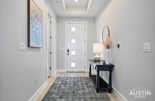 East MLK Apartamento | Walk to BBQ and Dog Park 2BR2BA Gym Workspace and WiFi by AustinVacay