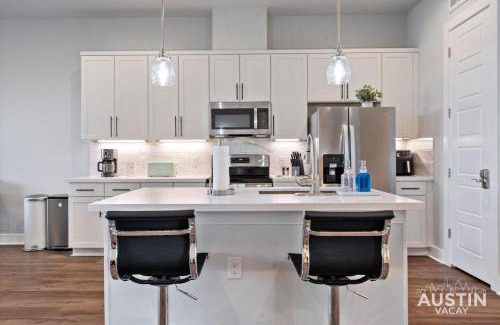 East MLK Apartamento | Walk to BBQ and Dog Park 2BR2BA Gym Workspace and WiFi by AustinVacay