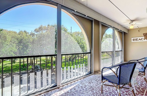 Central Beach Condominio | Walk to Beach. RENOVATED & HUGE 3-bed &3-bath condo in Vero Beach