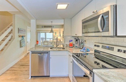 Hilton Head Island Villa | ¡NUEVO! Villa Hilton Head con balcón - ¼ Mi a la playa!