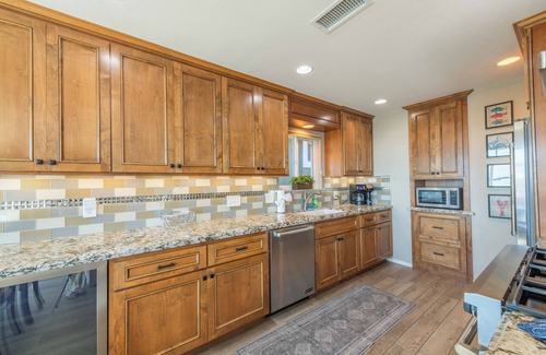 Cayucos Casa | Walk to beach, 3/2 w/Views, Deck & Accessibility